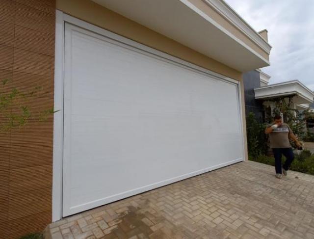 	 Portão Elevação em Alumínio